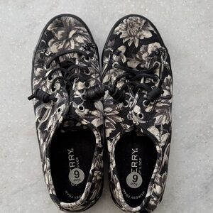 Sperry Floral Canvas Lace-Up Sneakers in Black and Cream
